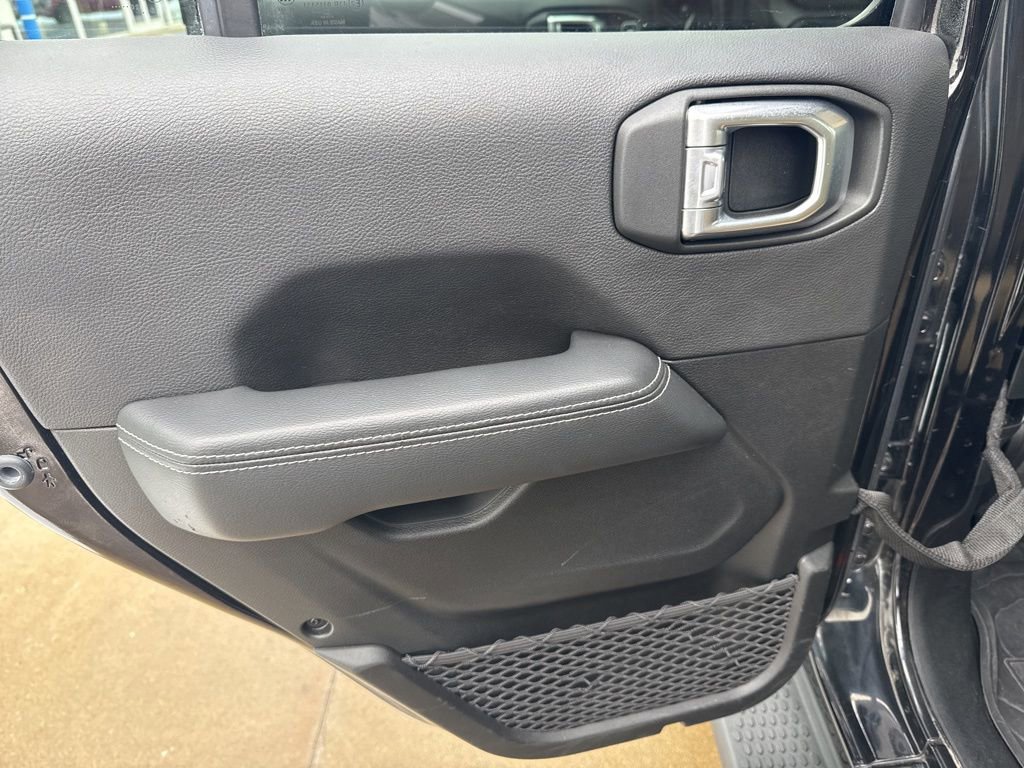 Used 2021 Jeep Wrangler Unlimited Sahara image 9