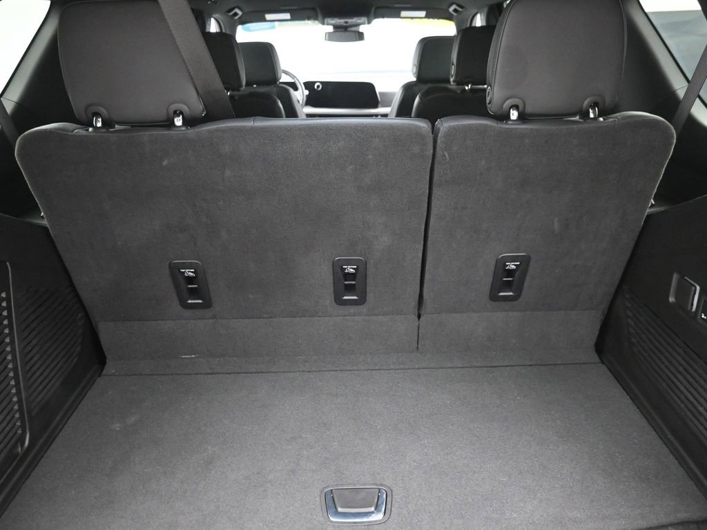 Used 2025 Chevrolet Tahoe Premier AWD/4WD image 9