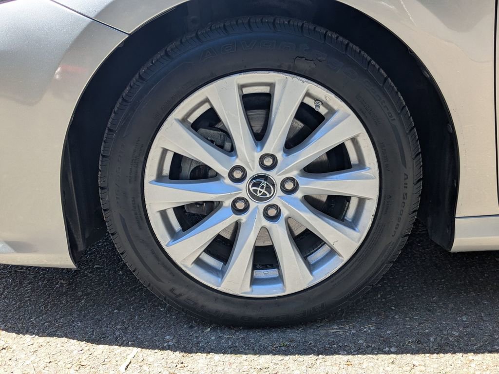 Used 2019 Toyota Camry LE FWD image 9