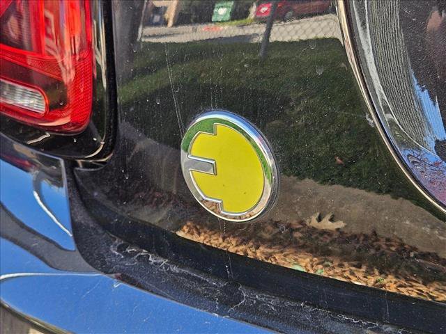 Used 2024 MINI Cooper SE w/ Signature Upholstery Package image 10