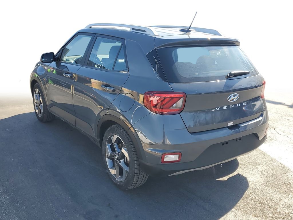 Used 2025 Hyundai Venue SEL image 4