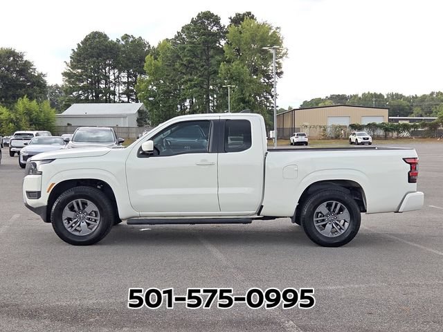 Used 2025 Nissan Frontier SV RWD image 2