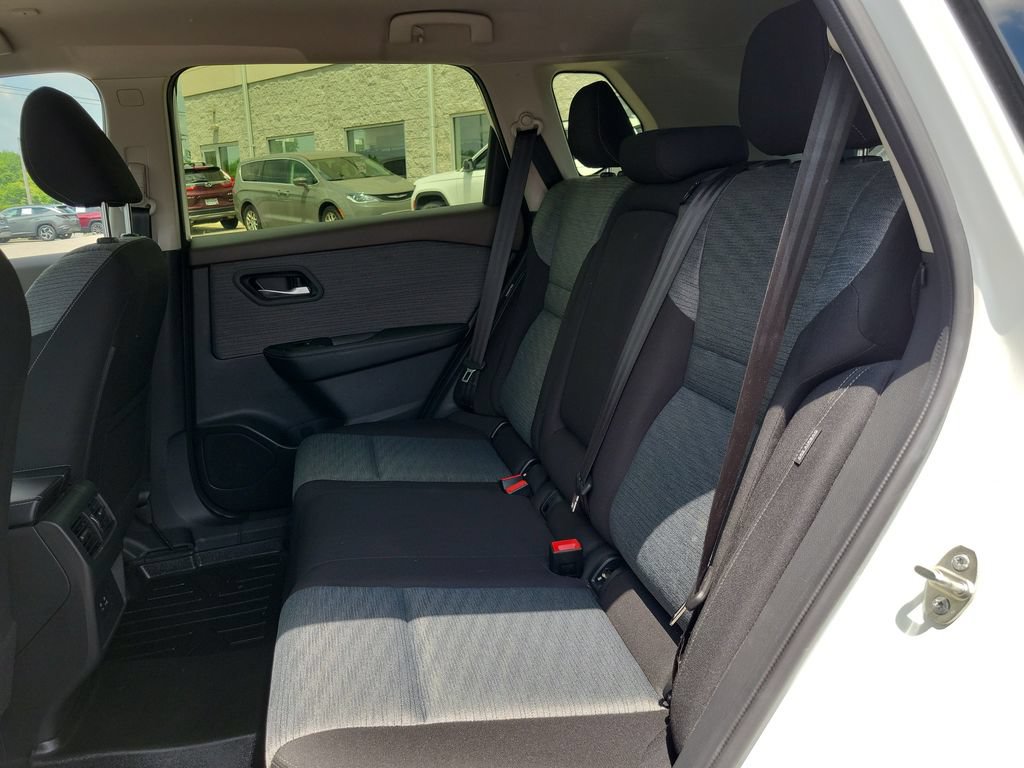 Used 2023 Nissan Rogue SV AWD/4WD image 11