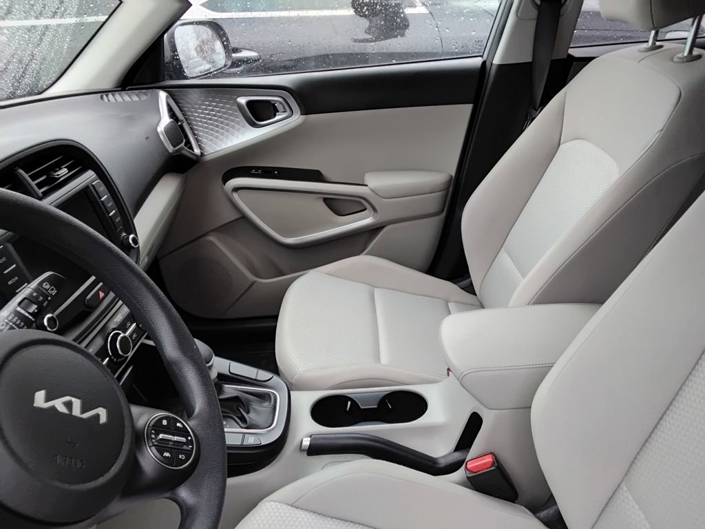 Used 2024 Kia Soul LX image 8