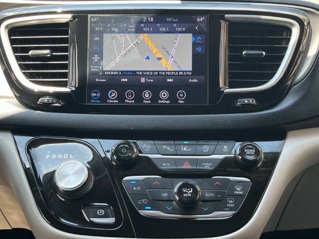 Used 2020 Chrysler Pacifica Touring w/ Advanced Safetytec Group FWD image 15