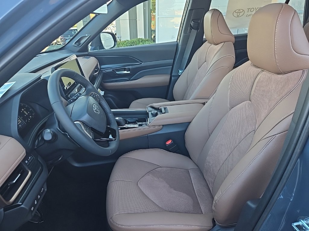 New 2026 Toyota Grand Highlander AWD Hybrid image 12