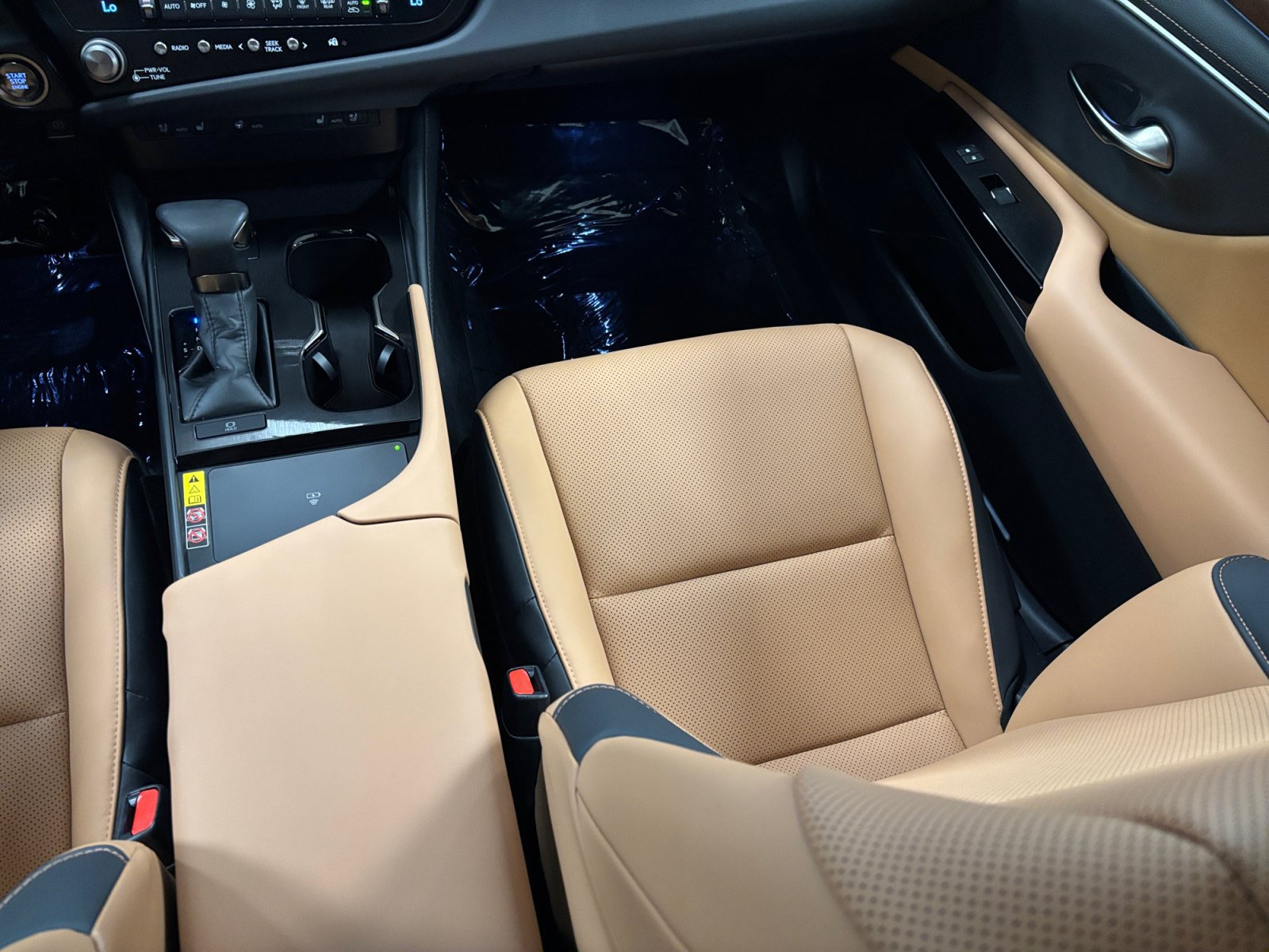 Used 2024 Lexus ES 250 w/ Premium Package AWD/4WD image 17