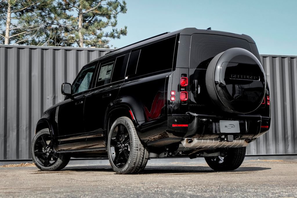 Used 2025 Land Rover Defender 130 X-Dynamic SE image 5