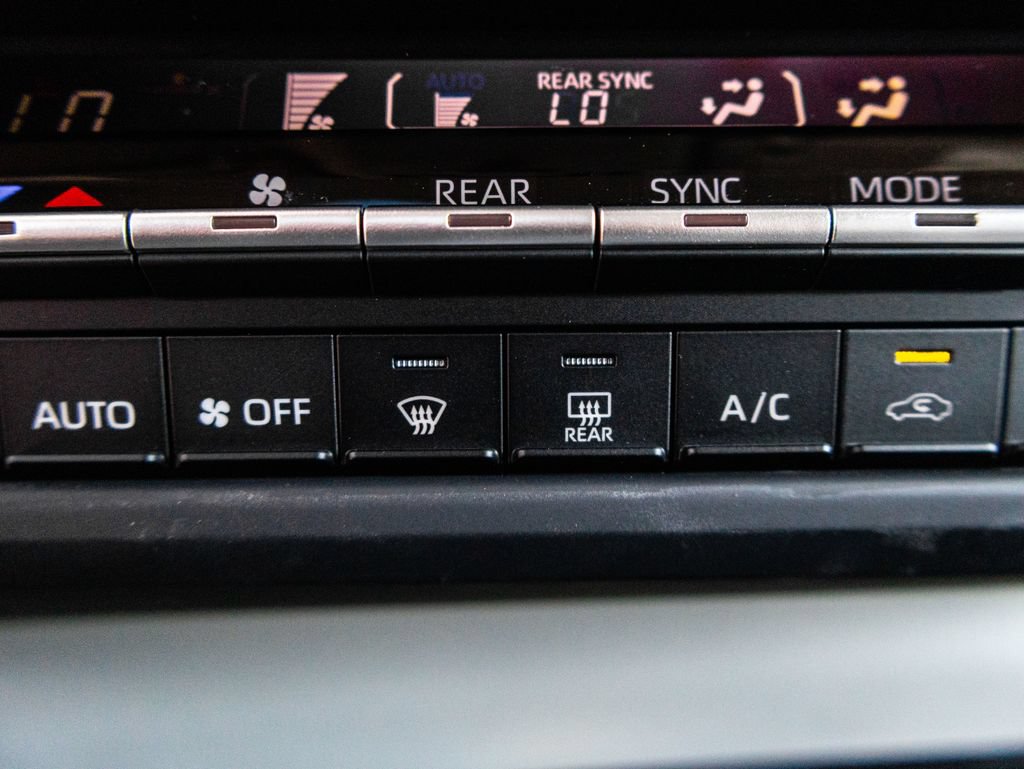 Used 2026 Toyota Sienna LE AWD/4WD image 31