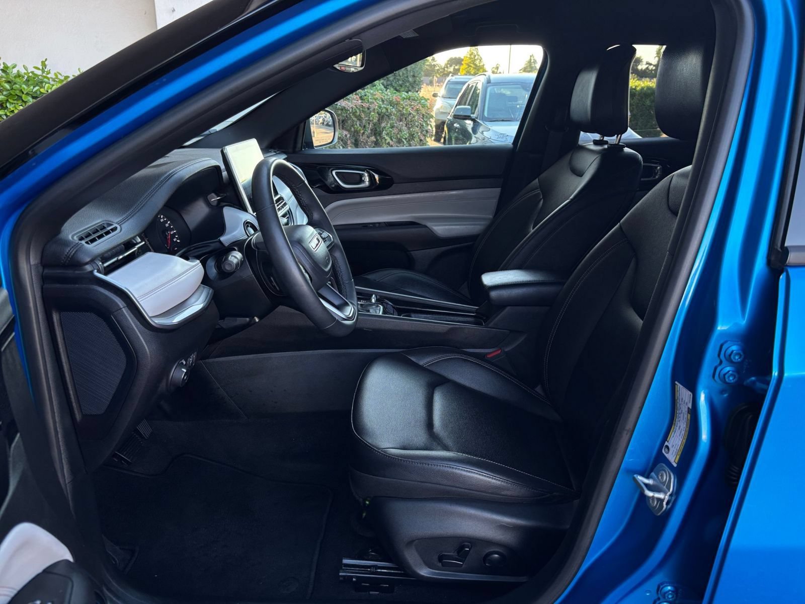 Used 2025 Jeep Compass Limited AWD/4WD image 26