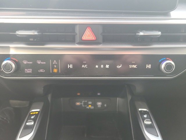 Used 2024 Kia Sorento S w/ Panoramic Sunroof Package image 28