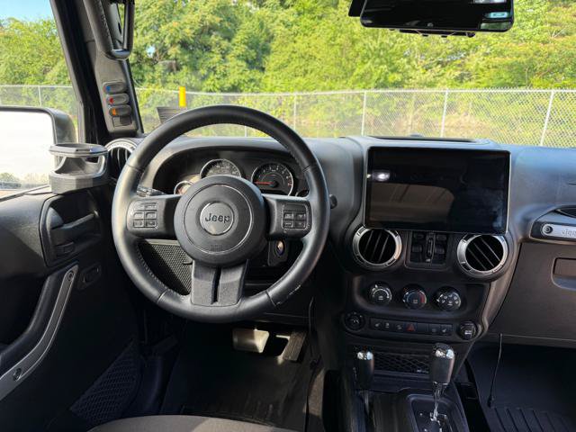 Used 2017 Jeep Wrangler Unlimited Sahara w/ Max Tow Package AWD/4WD image 16