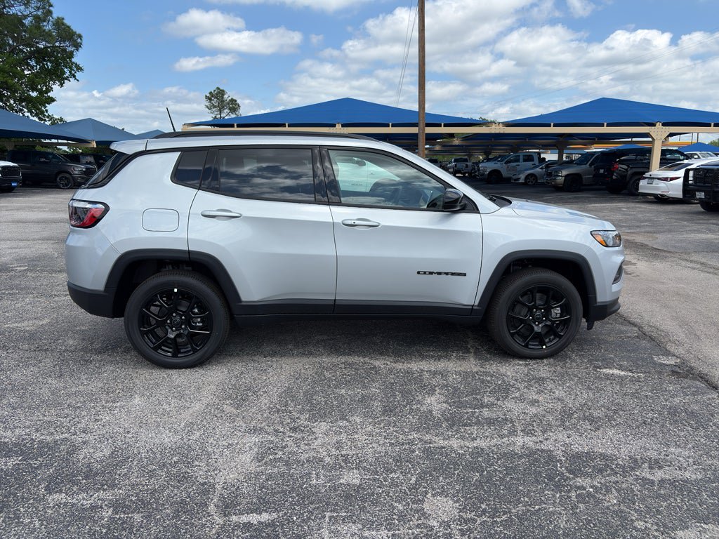 New 2026 Jeep Compass Latitude AWD/4WD image 4