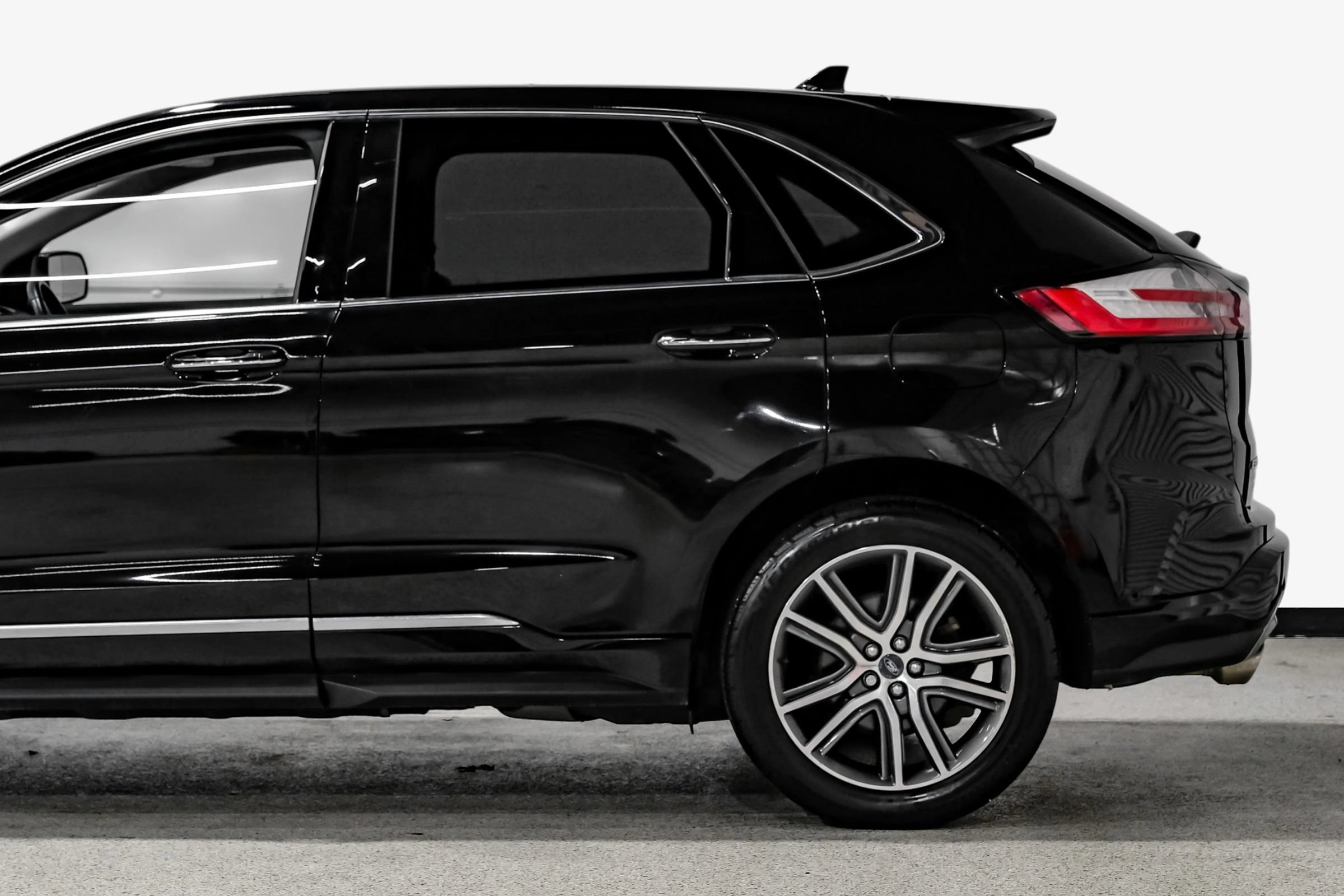 Used 2019 Ford Edge Titanium w/ Equipment Group 301A FWD image 11