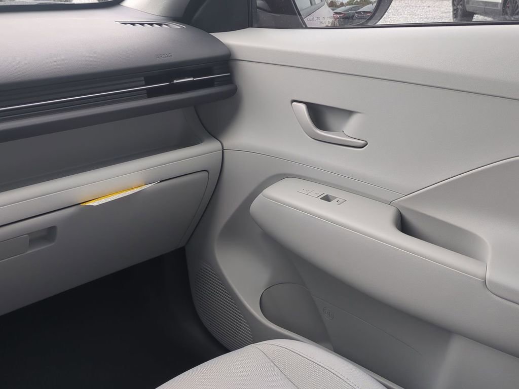 New 2026 Hyundai Kona SE image 19