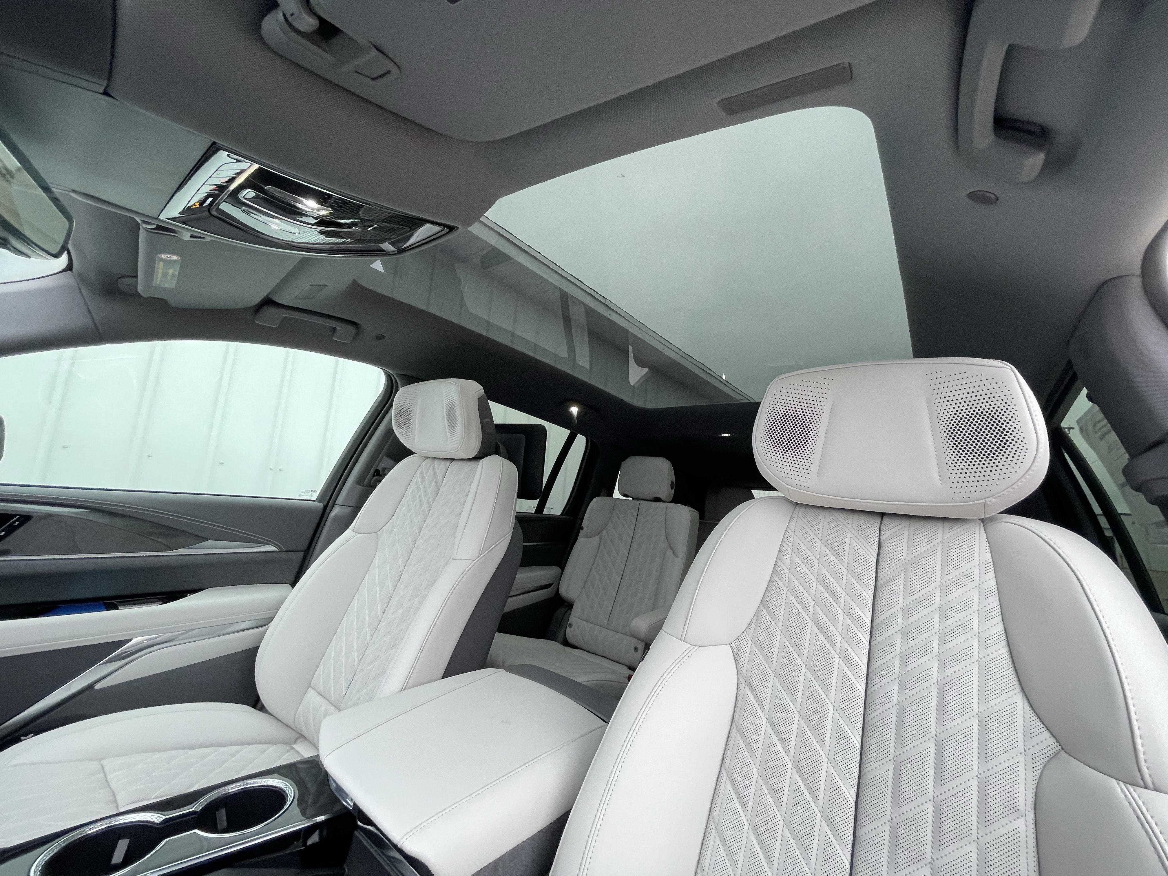 New 2026 Cadillac Escalade IQ Luxury 1 w/ LPO, Radiant Package image 13