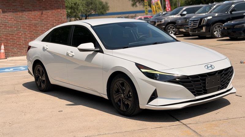 Used 2021 Hyundai Elantra SEL w/ Convenience Package FWD image 4