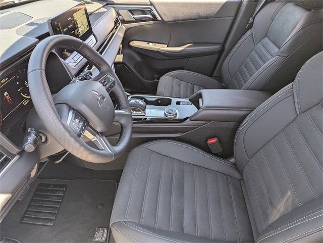 New 2025 Mitsubishi Outlander SE image 11