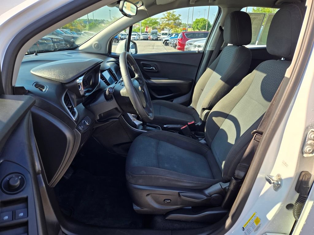 Used 2020 Chevrolet Trax LS AWD/4WD image 15