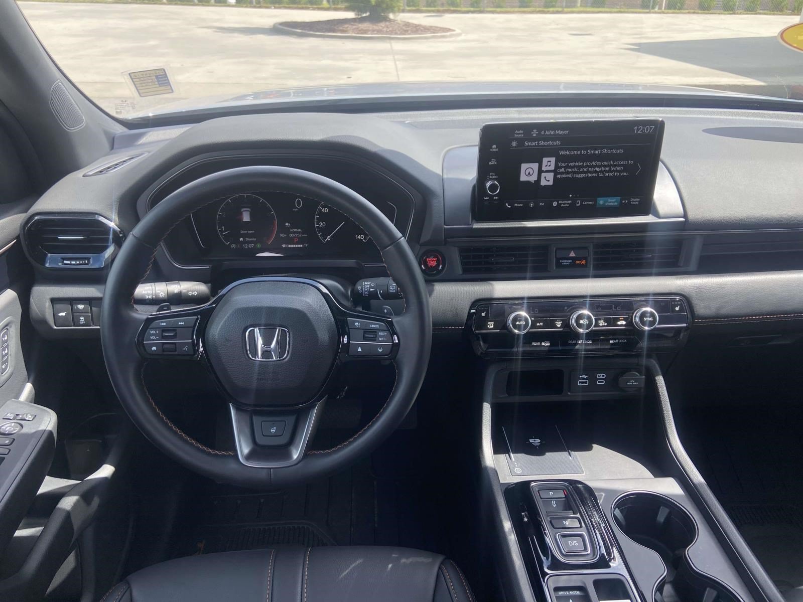 Used 2025 Honda Pilot TrailSport image 14