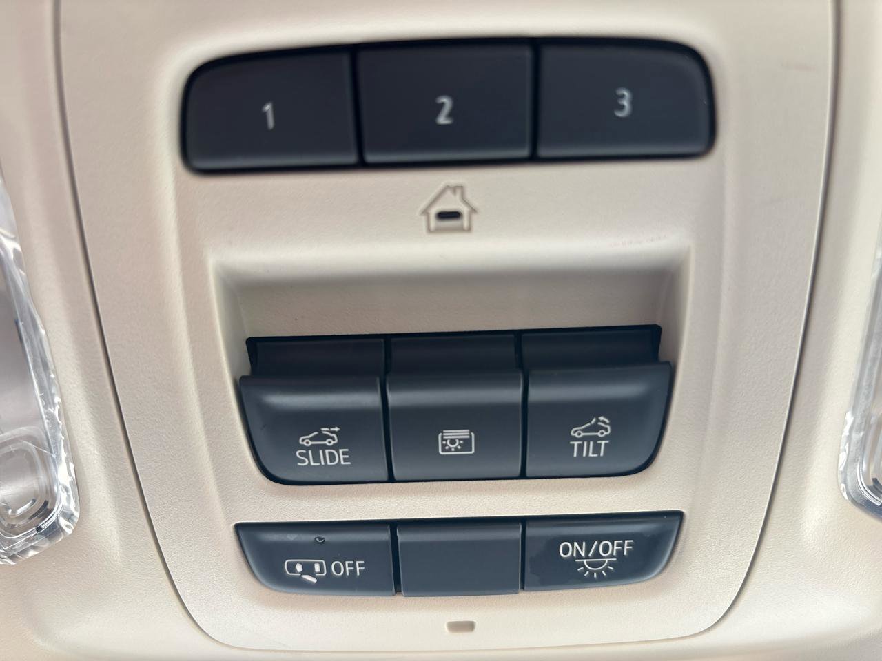 Used 2023 Buick Envision Avenir AWD/4WD image 20