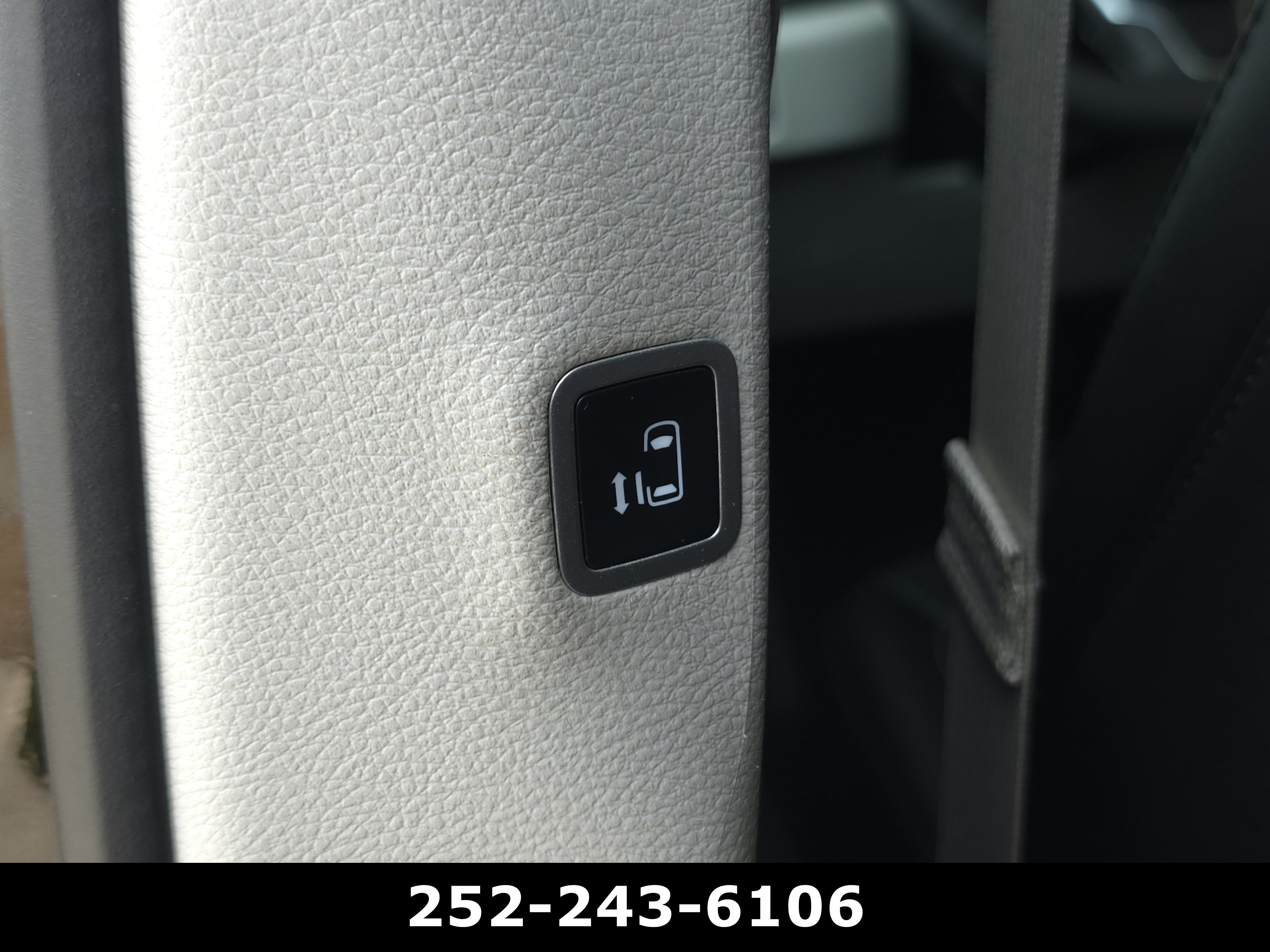 Used 2024 Chrysler Pacifica Touring-L FWD image 30