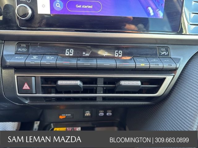 Used 2025 Toyota Camry SE image 5