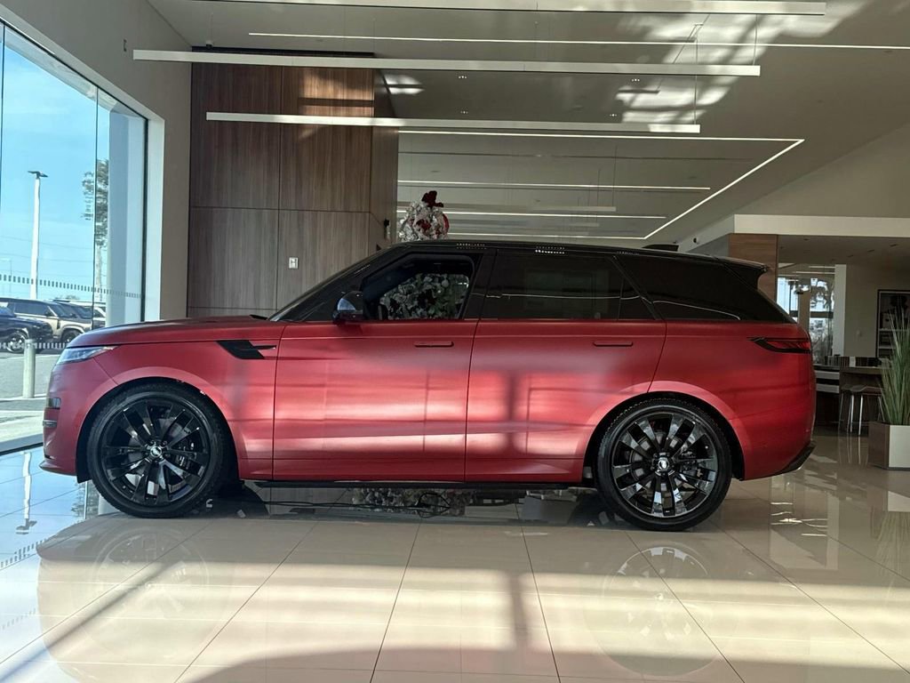 New 2025 Land Rover Range Rover Sport Dynamic SE image 2
