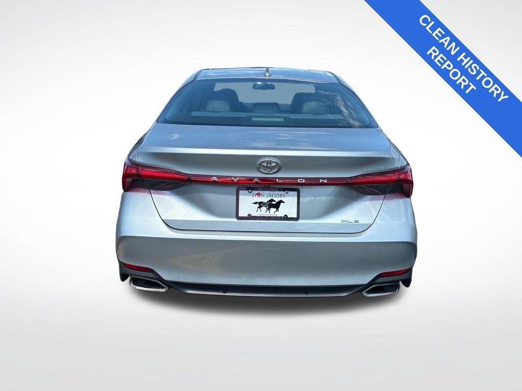 Used 2021 Toyota Avalon XLE w/ Moonroof Package FWD image 4