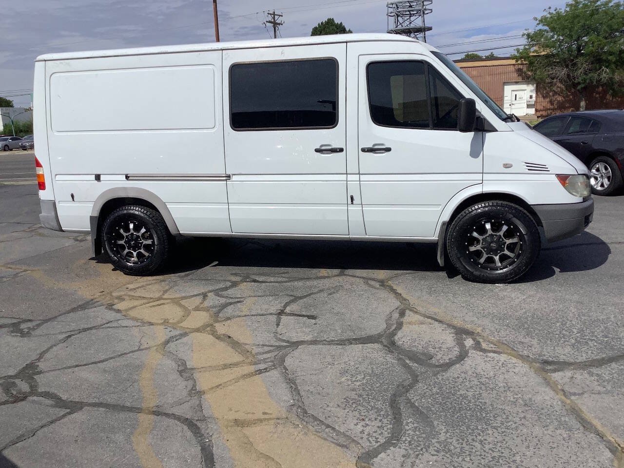 Used 2003 Dodge Sprinter 2500 RWD image 9
