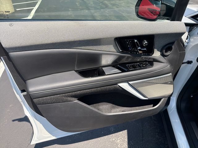 Certified 2025 Cadillac Optiq Luxury 2 w/ LPO, Floor Liner Package AWD/4WD image 11