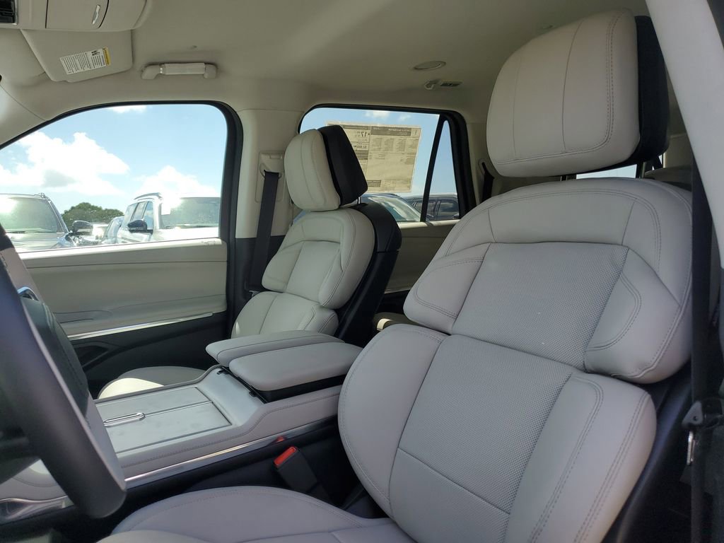 New 2026 Lincoln Navigator L Premier AWD/4WD image 23