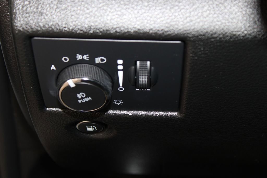 Used 2022 Jeep Grand Cherokee Laredo X image 35