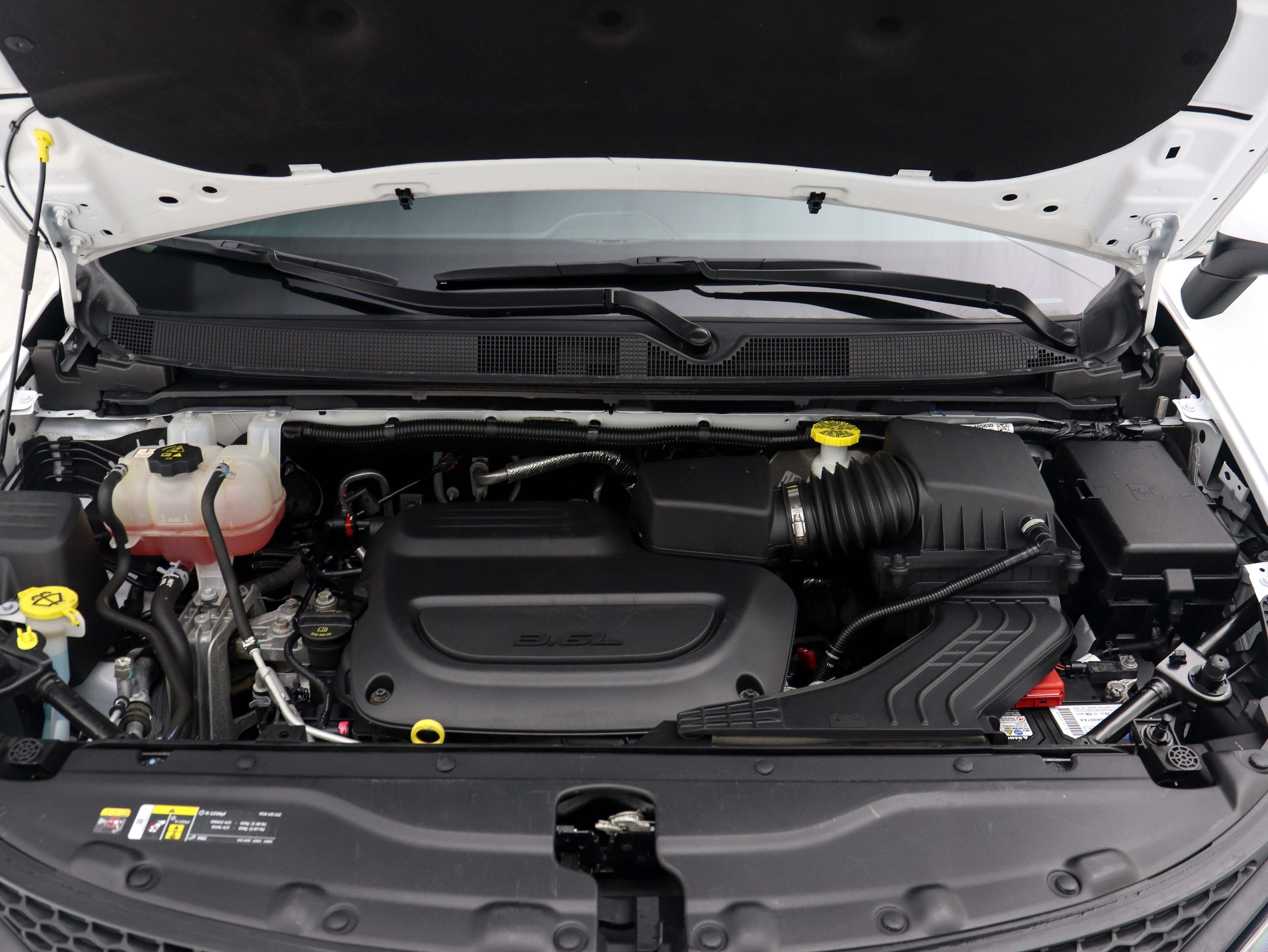 Used 2023 Chrysler Voyager LX FWD image 39