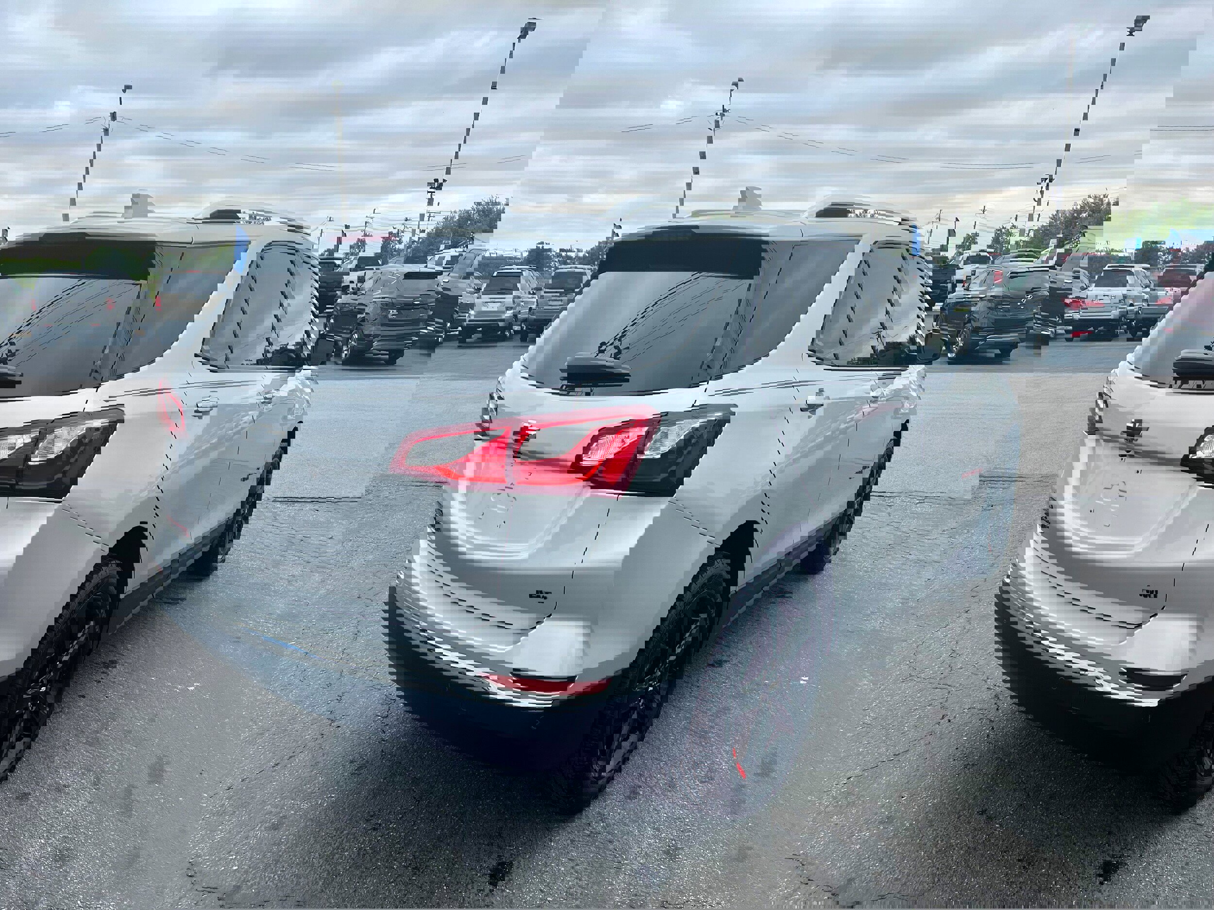 Used 2020 Chevrolet Equinox Premier w/ Premier Redline Edition image 5