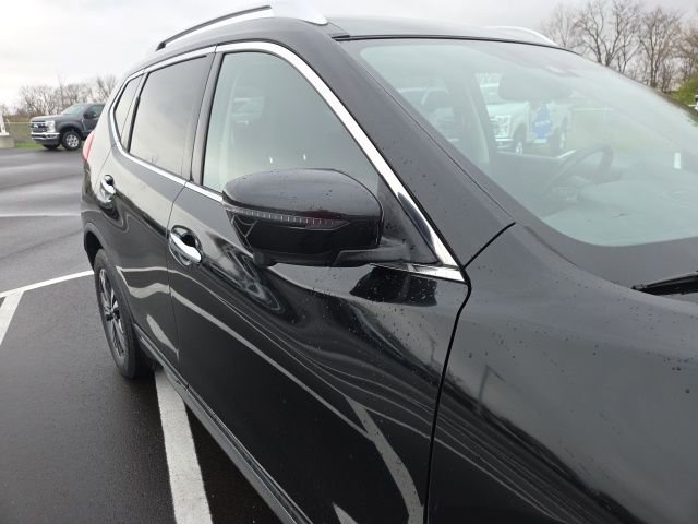 Used 2017 Nissan Rogue SL image 5