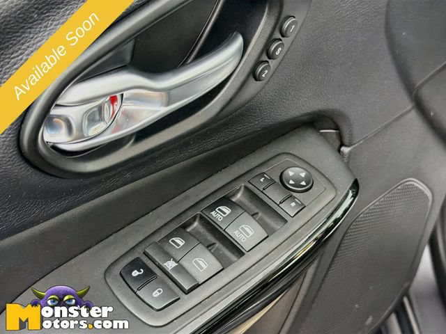 Used 2023 Jeep Cherokee Altitude Lux w/ Elite Group AWD/4WD image 18
