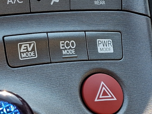 Used 2015 Toyota Prius Three FWD image 24