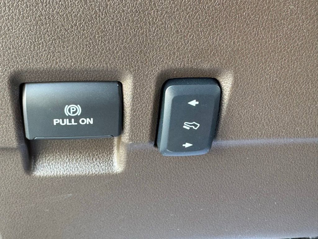 Used 2025 Ford F250 King Ranch w/ Chrome Package image 35