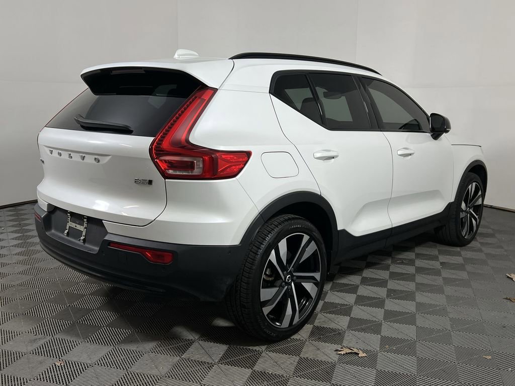 Certified 2024 Volvo XC40 B5 Plus image 10