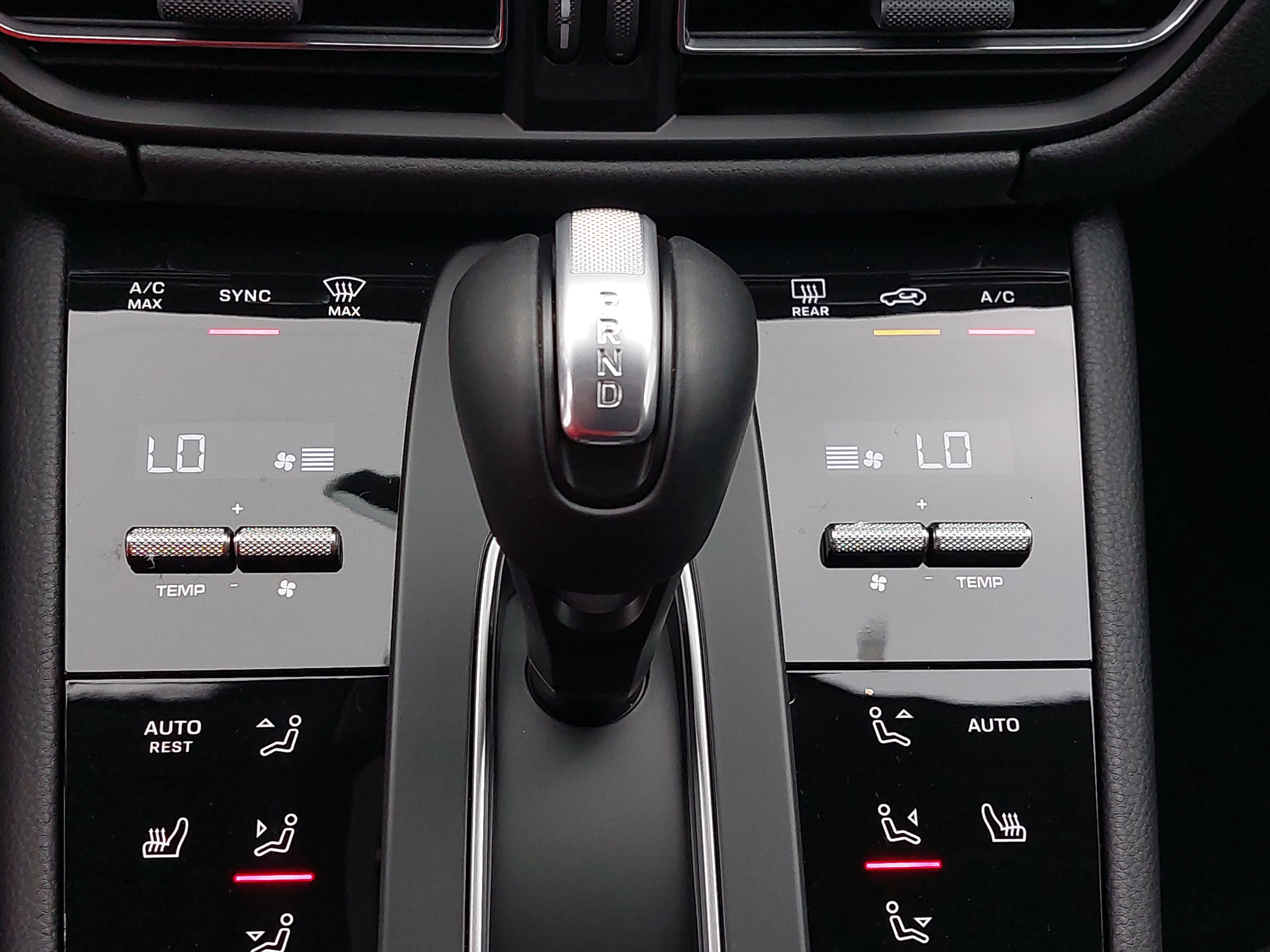 Certified 2026 Porsche Macan Turbo AWD/4WD image 23