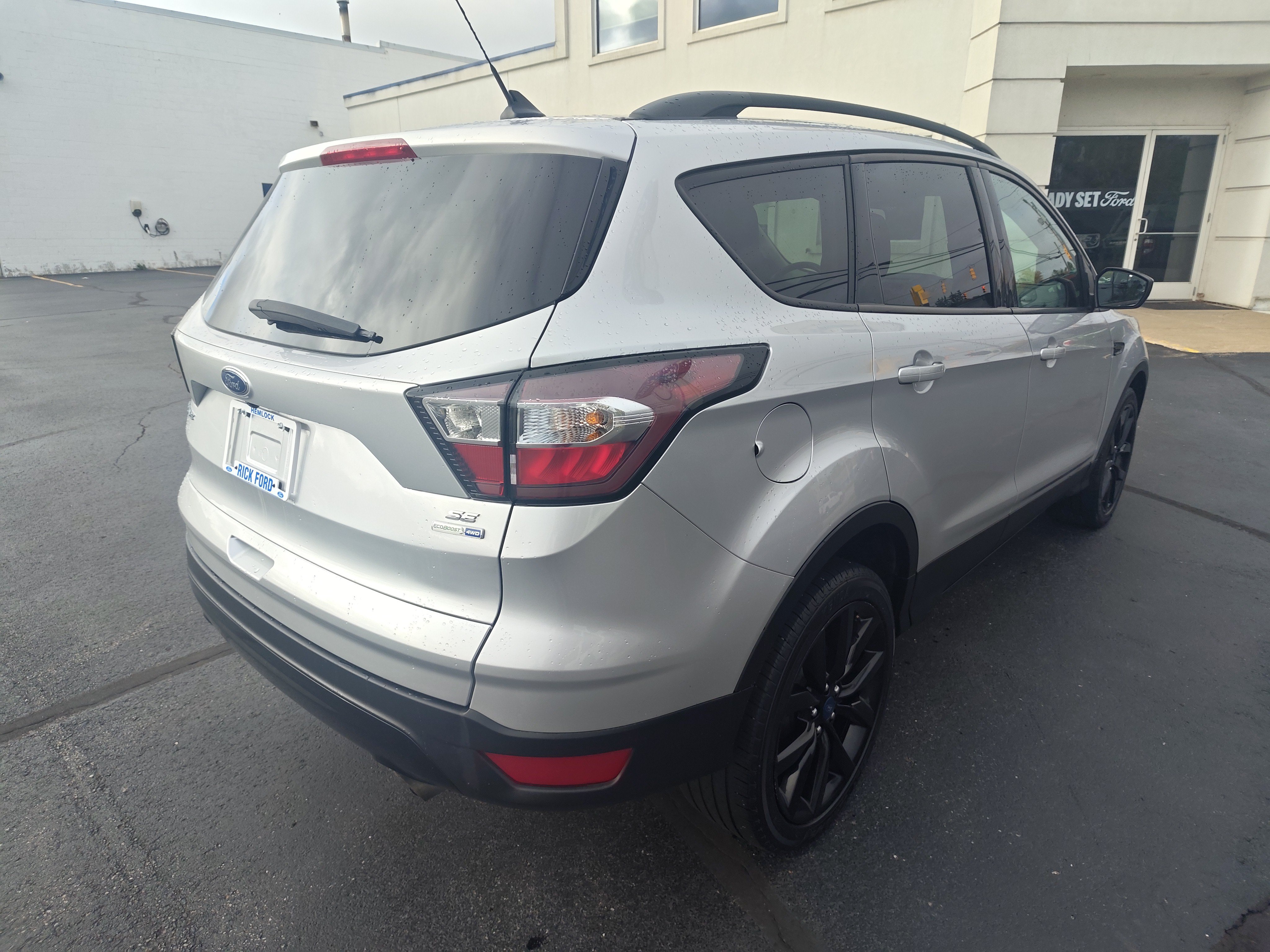 Used 2018 Ford Escape SE w/ SE Sport Appearance Package AWD/4WD image 4
