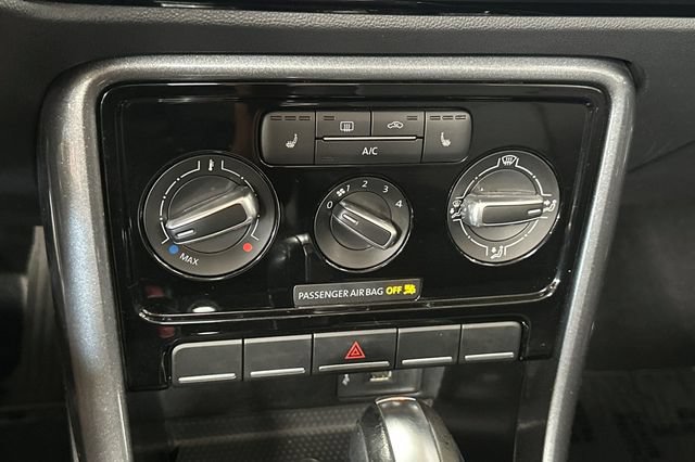 Used 2018 Volkswagen Beetle 2.0T S FWD image 23