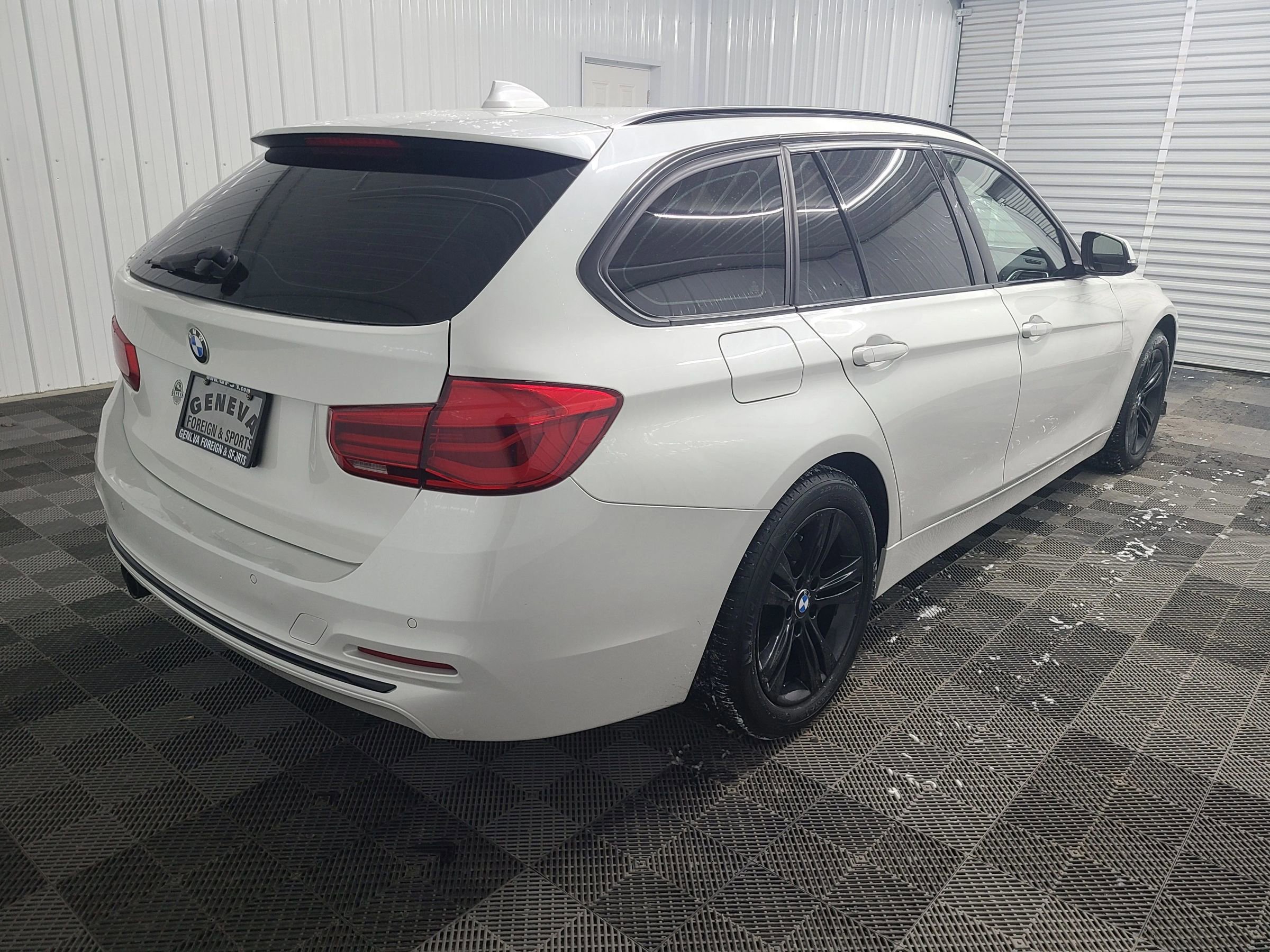 Used 2017 BMW 330i xDrive Wagon image 12