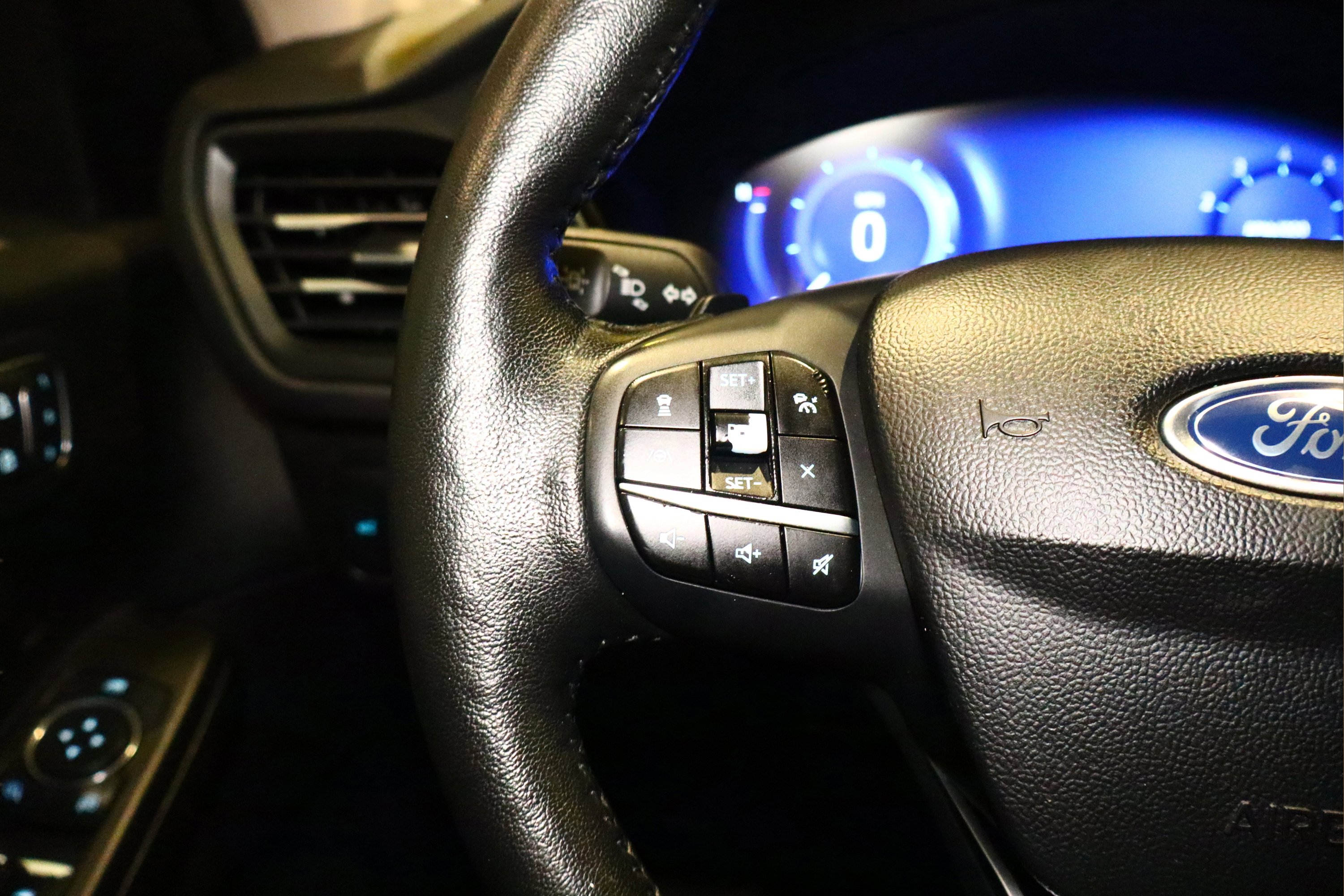 Used 2020 Ford Escape Titanium image 8