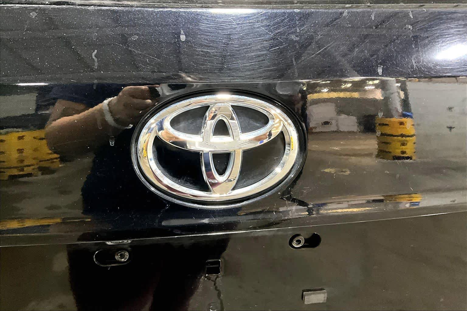 Used 2023 Toyota Highlander L AWD/4WD image 31