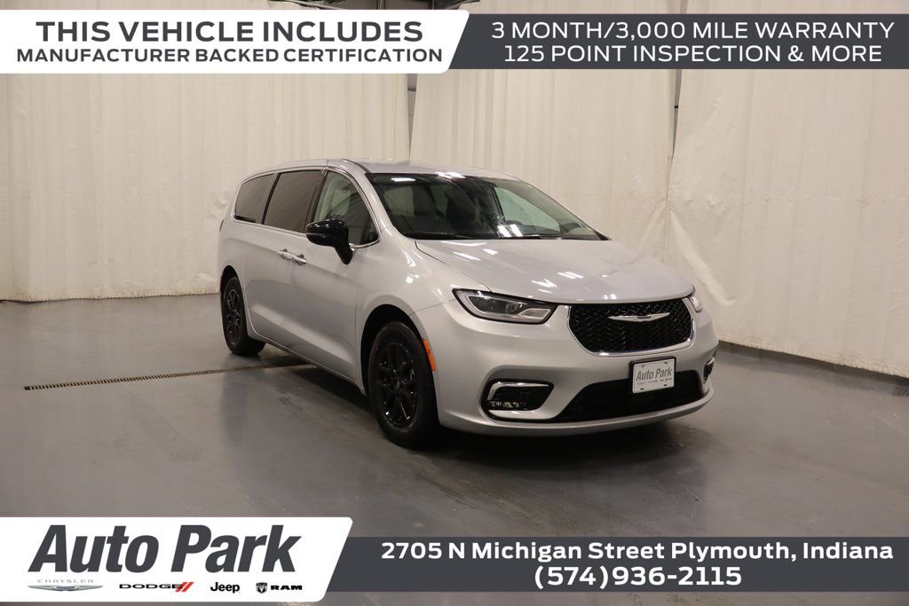 Certified 2024 Chrysler Pacifica Touring-L image 1