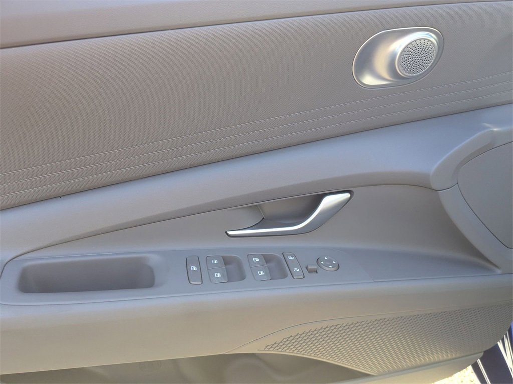 Used 2024 Hyundai Elantra SEL image 14