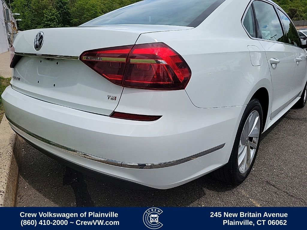 Used 2018 Volkswagen Passat 2.0T SE FWD image 32