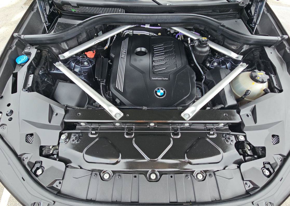 Used 2022 BMW X6 xDrive40i w/ M Sport Package AWD/4WD image 15